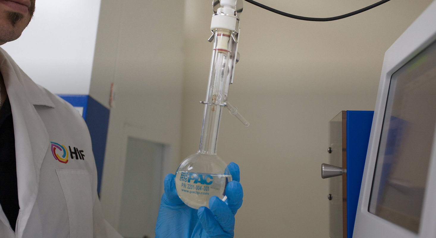 100 análisis diarios de e-Fuels en el laboratorio de HIF